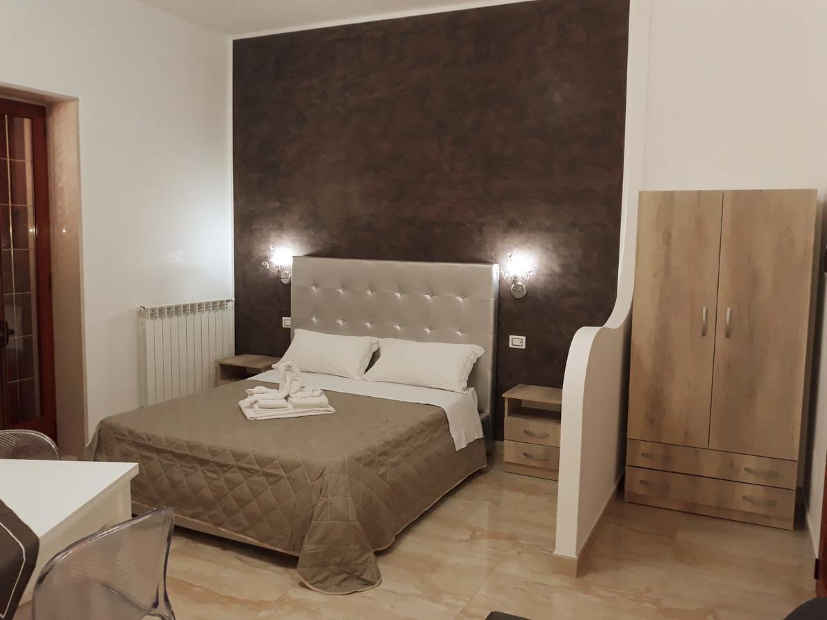 Il Vittoriano Aparthotel Порто Чезарео Екстериор снимка