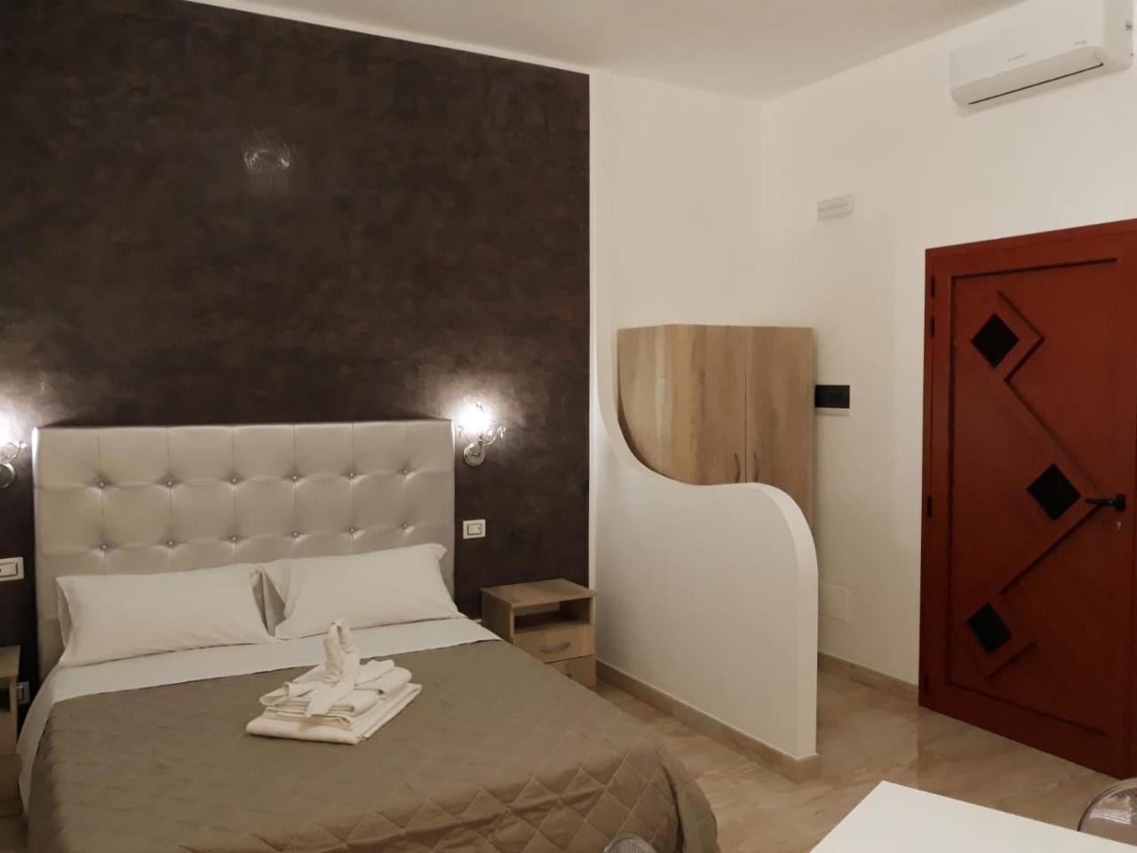 Il Vittoriano Aparthotel Порто Чезарео Екстериор снимка