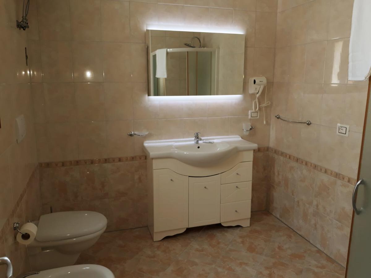 Il Vittoriano Aparthotel Порто Чезарео Екстериор снимка